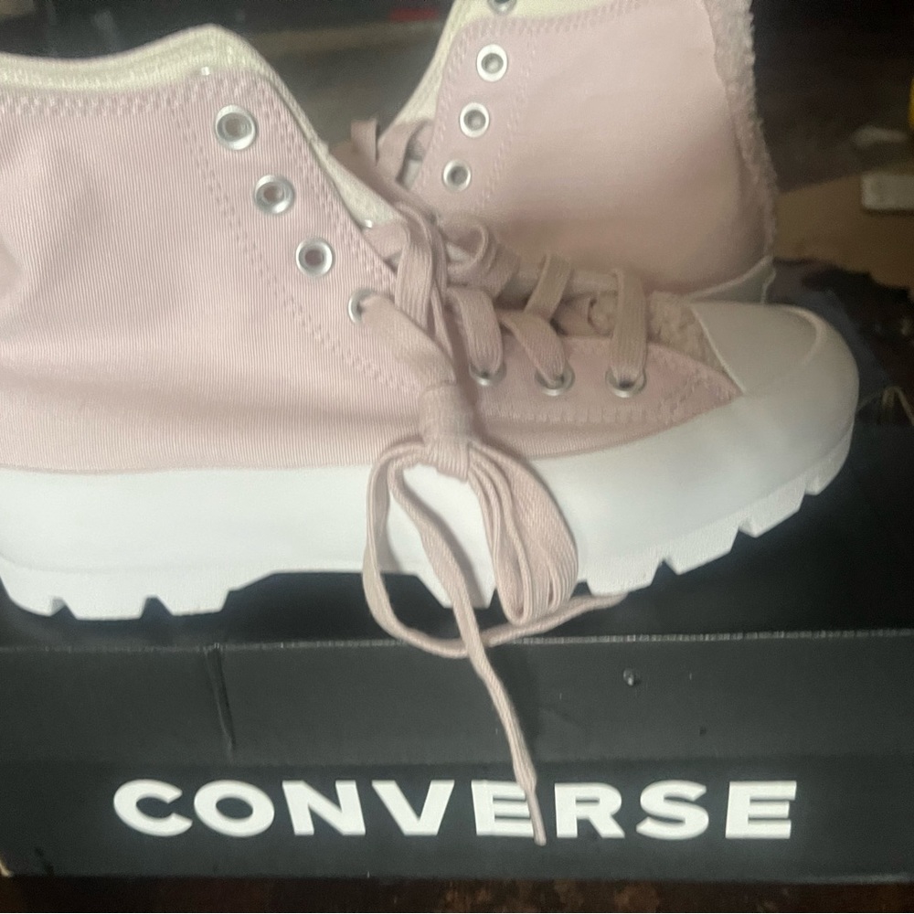 Cool pink converse 8.5